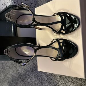 Black Chloe Gosselin T-strap sexy pumps / excellent condition. Size 9 with box!!